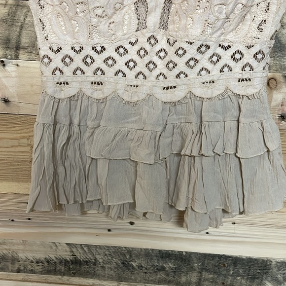 Zenana size XL Cream Color Lacey Strappy Builtin Bra Feminine Sexy Flowy top - Picture 4 of 11